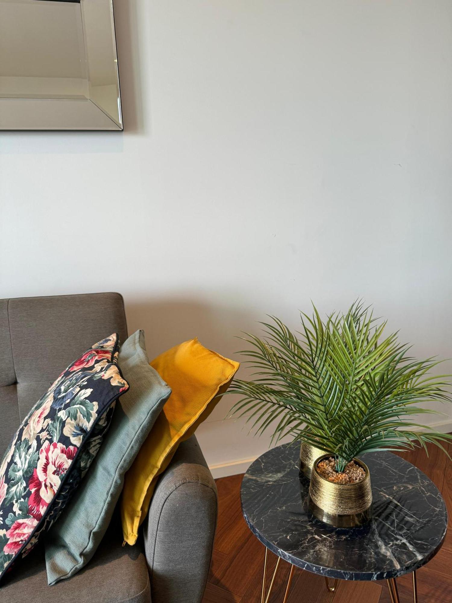 Apartment Spectacular Riverview Two Bedroom Luxury Designer Apartment-ac-parking-wifi-2 Bathrooms London