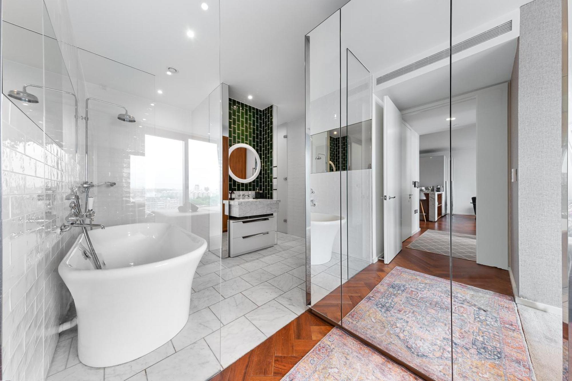 Spectacular Riverview Two Bedroom Luxury Designer Apartment-ac-parking-wifi-2 Bathrooms Apartment London