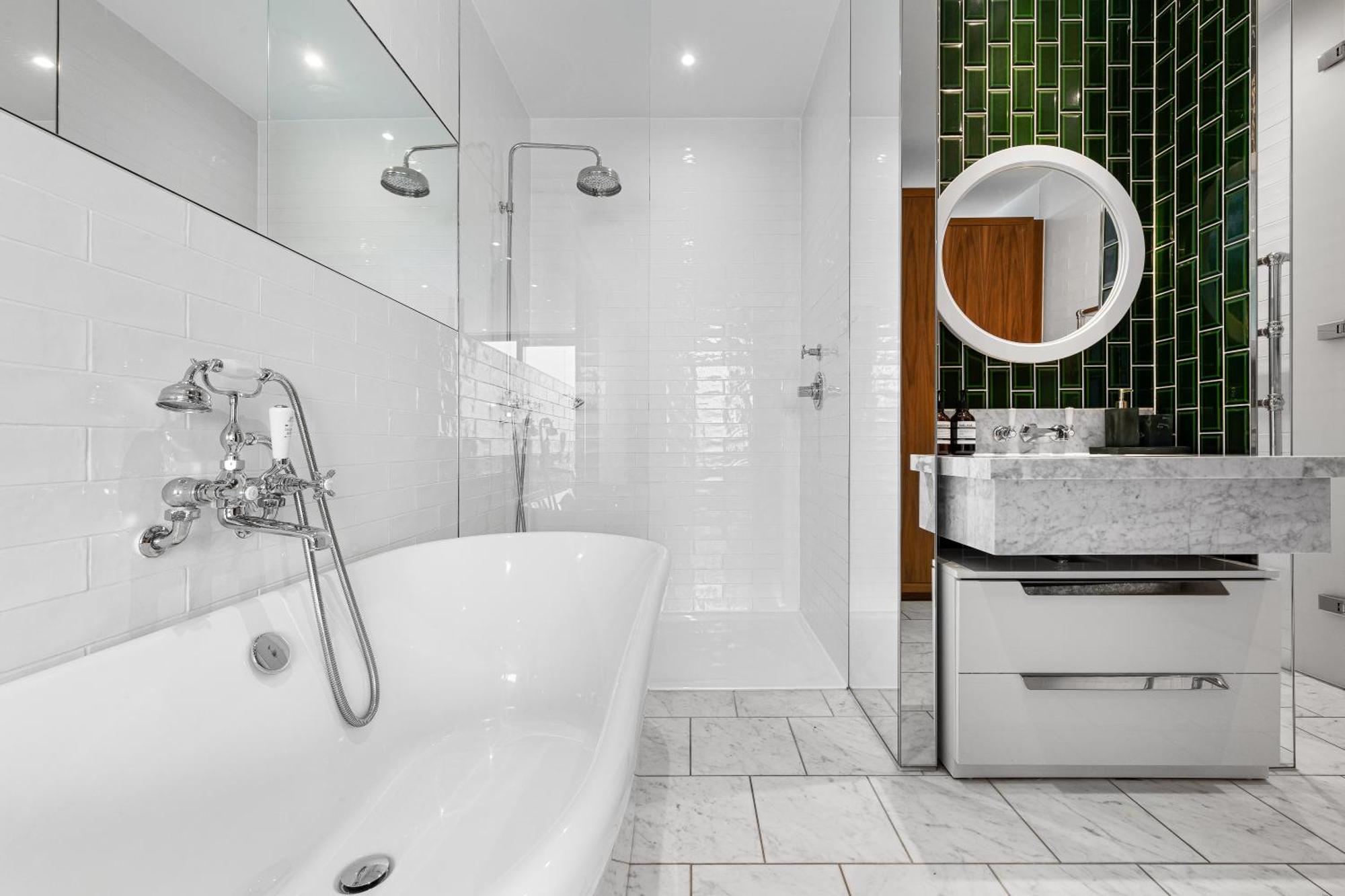 Apartment Spectacular Riverview Two Bedroom Luxury Designer Apartment-ac-parking-wifi-2 Bathrooms London