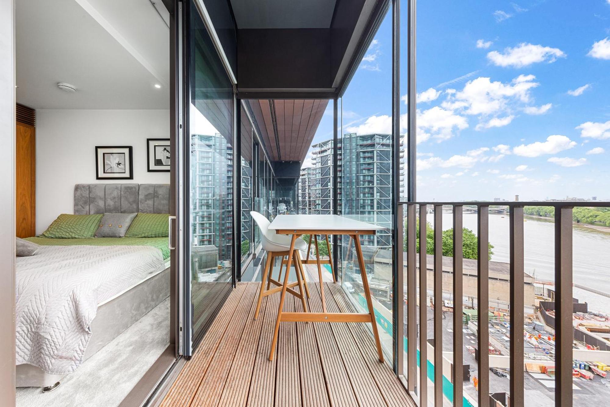 Apartment Spectacular Riverview Two Bedroom Luxury Designer Apartment-ac-parking-wifi-2 Bathrooms London