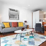 Central London Spectacular Riverview Two Bedroom Luxury Designer Apartment-Ac-Parking-Wifi-2 Bathrooms