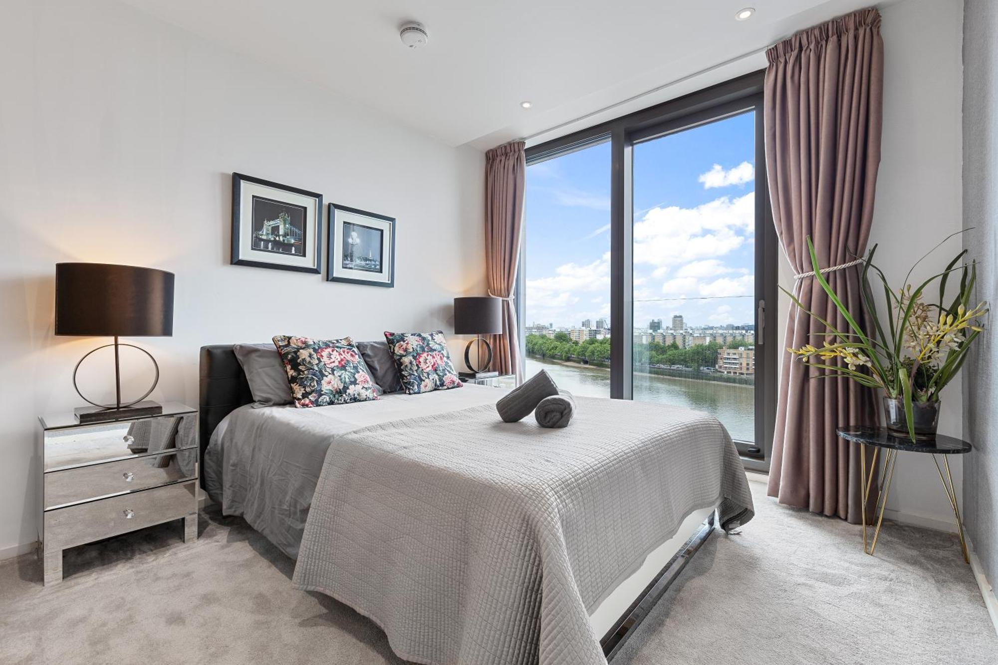 Spectacular Riverview Two Bedroom Luxury Designer Apartment-ac-parking-wifi-2 Bathrooms