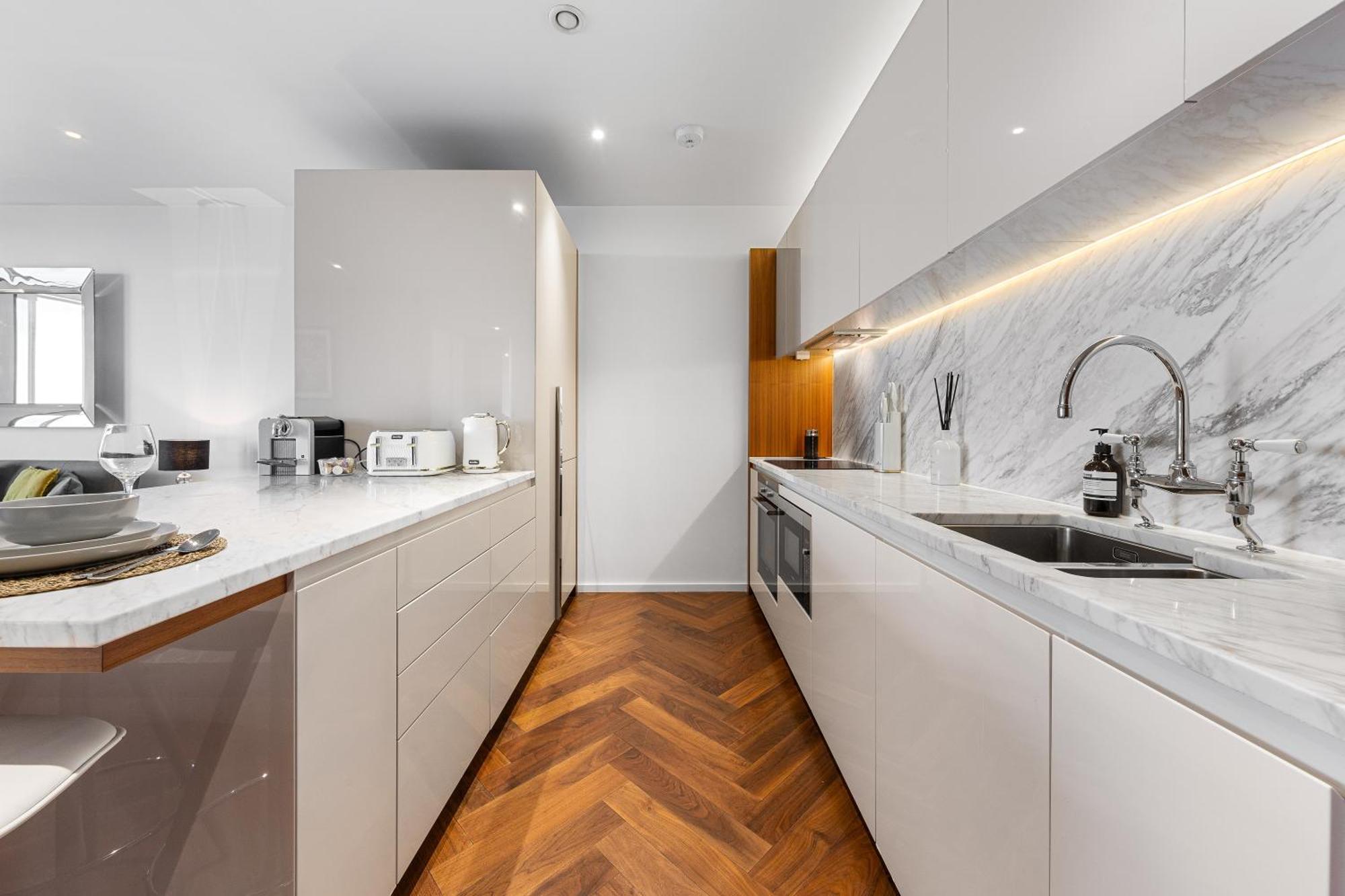 Spectacular Riverview Two Bedroom Luxury Designer Apartment-ac-parking-wifi-2 Bathrooms Appartamento *