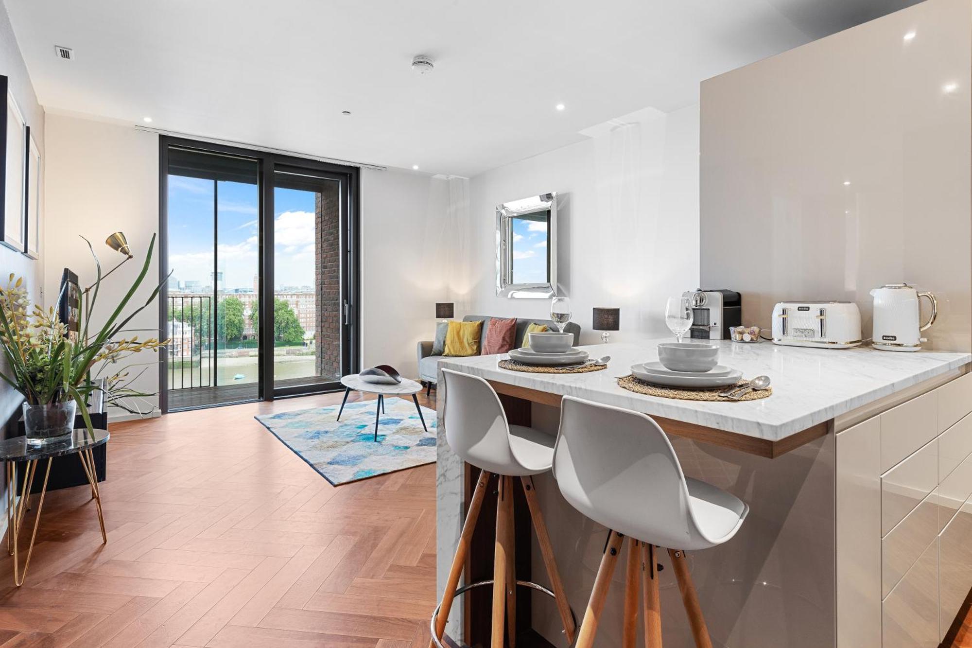 Spectacular Riverview Two Bedroom Luxury Designer Apartment-ac-parking-wifi-2 Bathrooms *