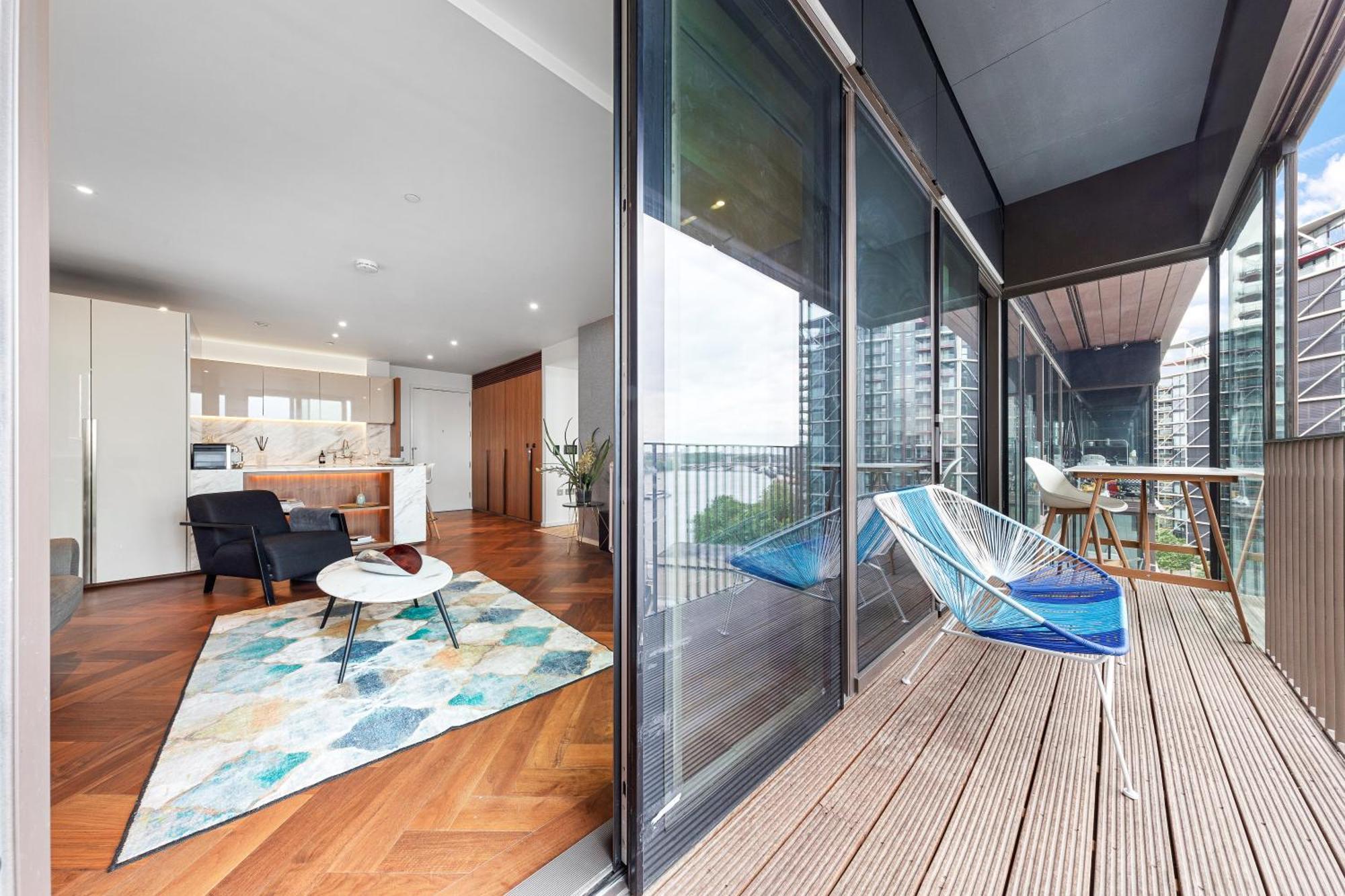 Spectacular Riverview Two Bedroom Luxury Designer Apartment-ac-parking-wifi-2 Bathrooms Appartamento