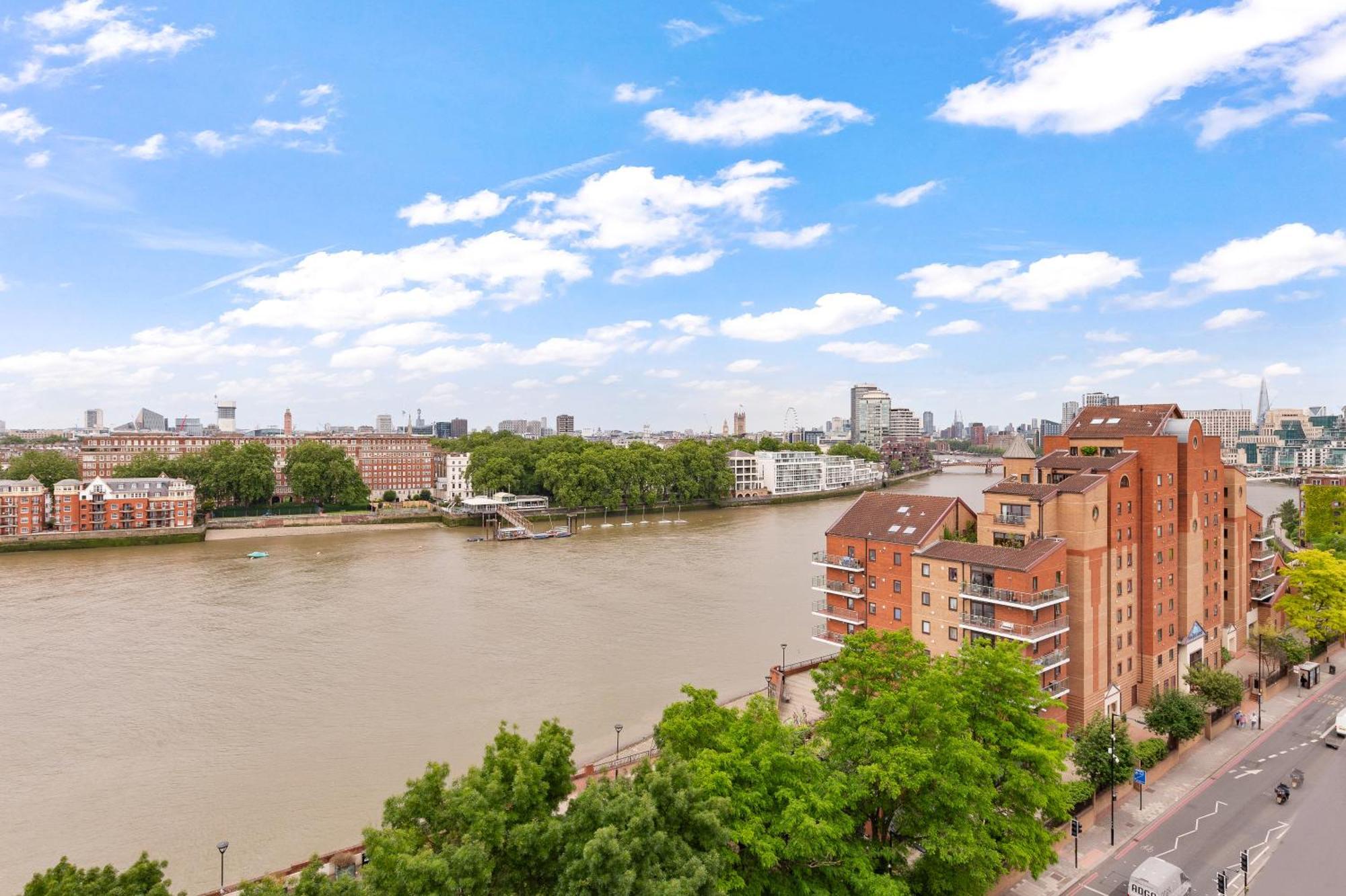 Spectacular Riverview Two Bedroom Luxury Designer Apartment-ac-parking-wifi-2 Bathrooms Appartamento Londra